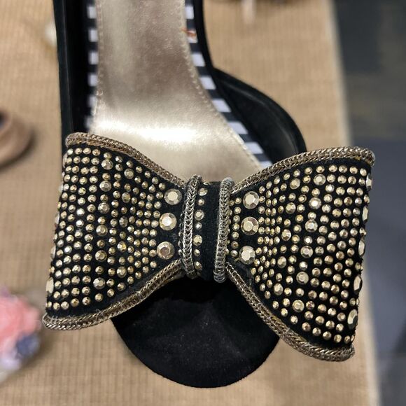 Betsey Johnson Glendah Black Velvet Gold Embellished Bow Peep Toe Heels - Picture 4 of 4
